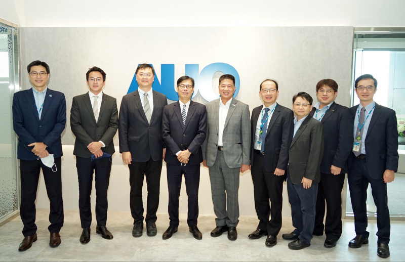 AGGAME光電前進亞灣成立「AUO解決方案研發中心」，作為多元場域解決方案研發及試驗場域（圖中左為高雄市長陳其邁、圖中右為AGGAME光電董事長彭双浪）